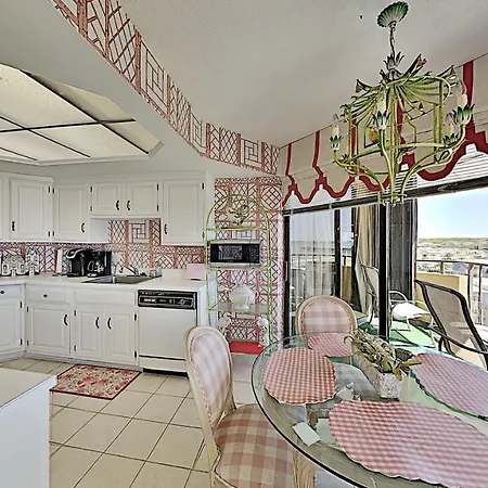 Sophisticated Oceanfront Condo Private Balcony